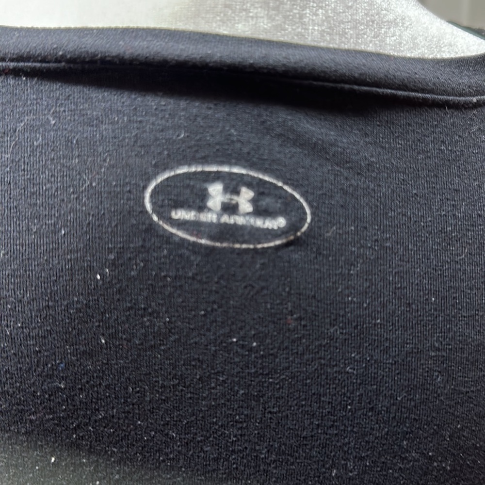Under Armor v neck tank, size medium - Picture 3 of 5